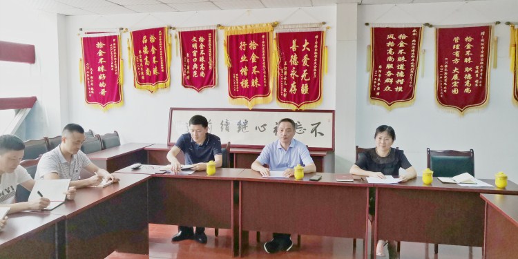 李汉东董事长调研旅行社2_副本2.jpg