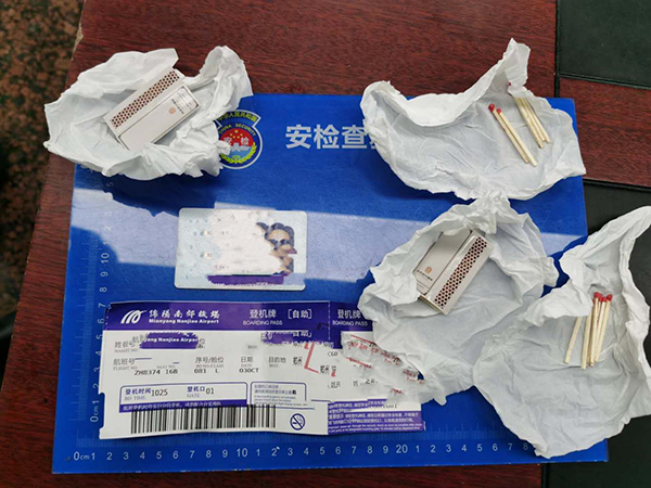 一旅客拆分隐匿火柴被安检挡获.png