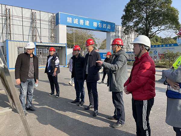 向东检查T2航站楼.jpg