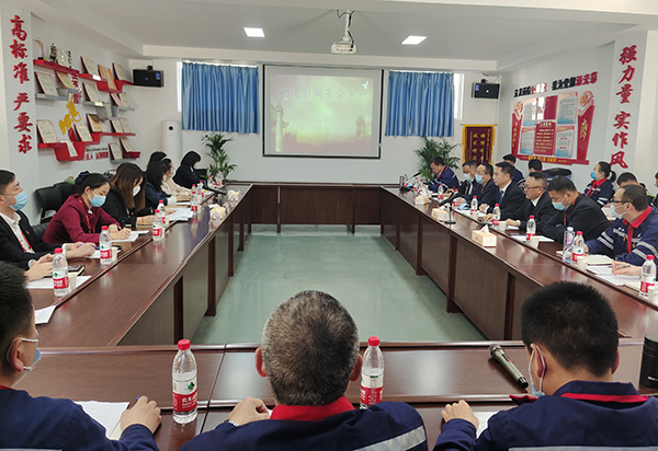 第九党支部召开外场队党小组党建引领安全生产专题会议.jpg