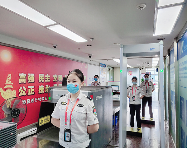 “八·一”建军节 向中国军人致敬2.jpg