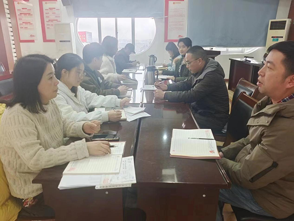 第二党支部召开党员会议.png