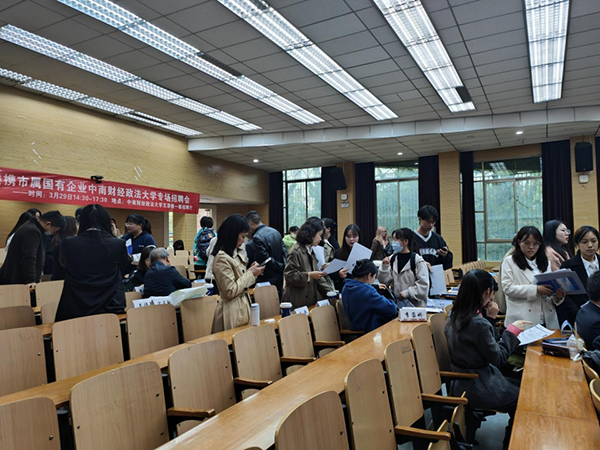 qy球友会官网“猎才行动”：走进高校 职等你来2.png