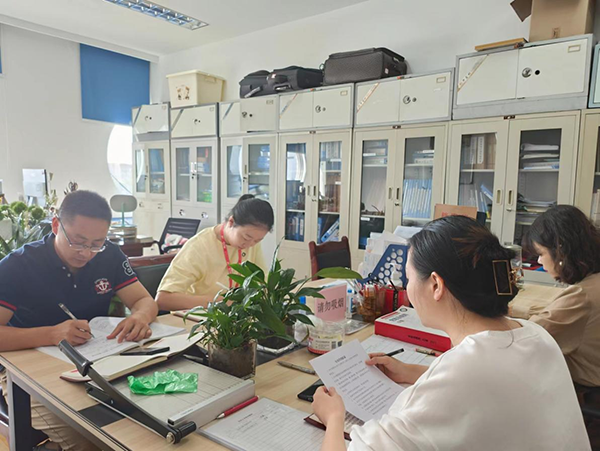 第一党支部召开支委会.png