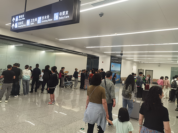 qy球友会官网“五一”假期运送旅客4.75万人次  同比增长313%2.png