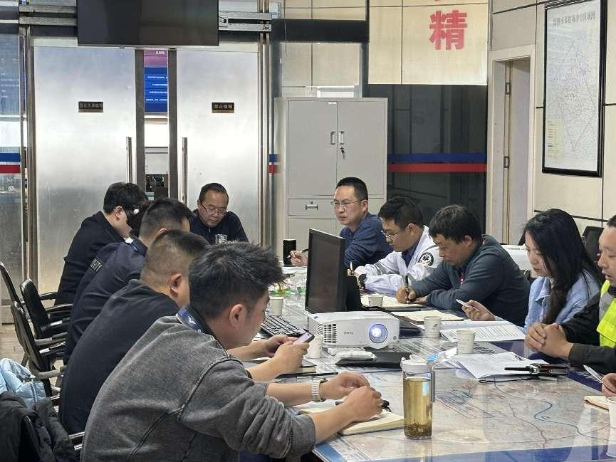 余总主持召开会议.png
